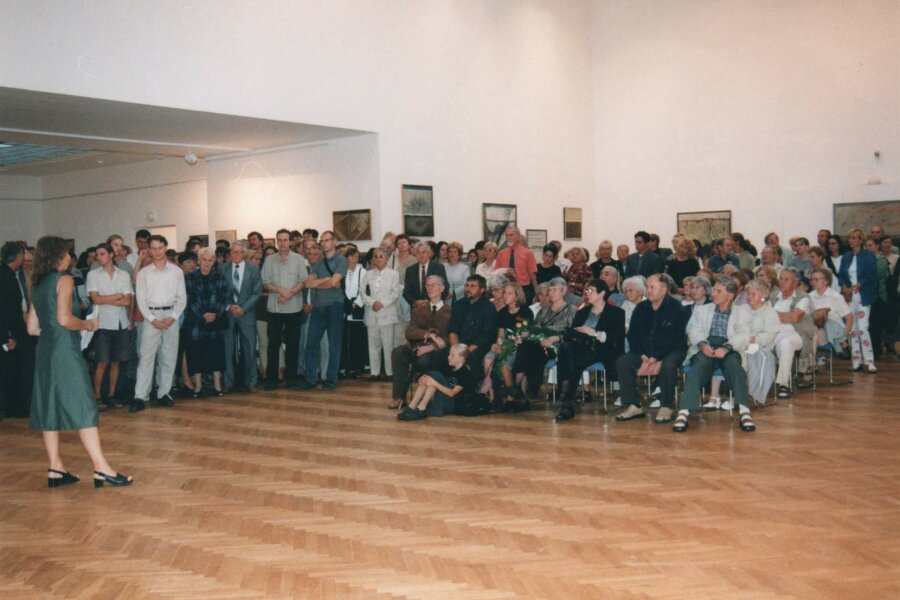 zleva vepředu Jana Vránová, první řada zleva ?, Pavel Navrátil, jeho dcera, Marta Navrátilová, Olga Čechová; foto Anna Pecková